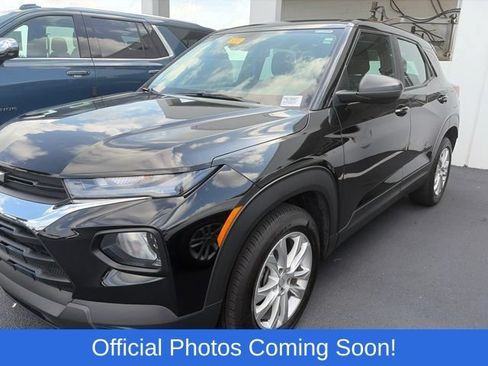 Used 2023 Chevrolet TrailBlazer LS FWD image 2