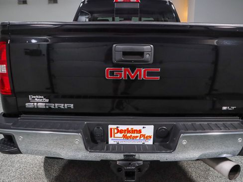 Used 2017 GMC Sierra 2500 SLT w/ Duramax Plus Package AWD/4WD image 8