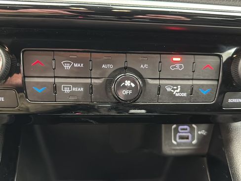 Used 2025 Jeep Compass Trailhawk AWD/4WD image 21