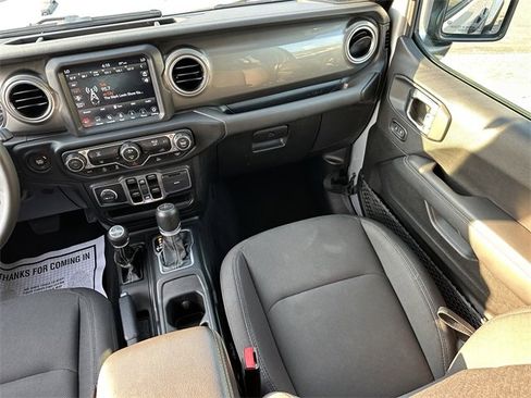 Used 2023 Jeep Gladiator Overland image 16