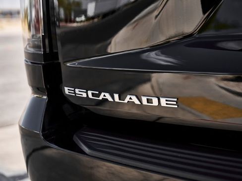 Used 2025 Cadillac Escalade ESV Sport AWD/4WD image 12