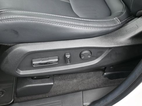 Used 2025 Honda Pilot Touring image 18