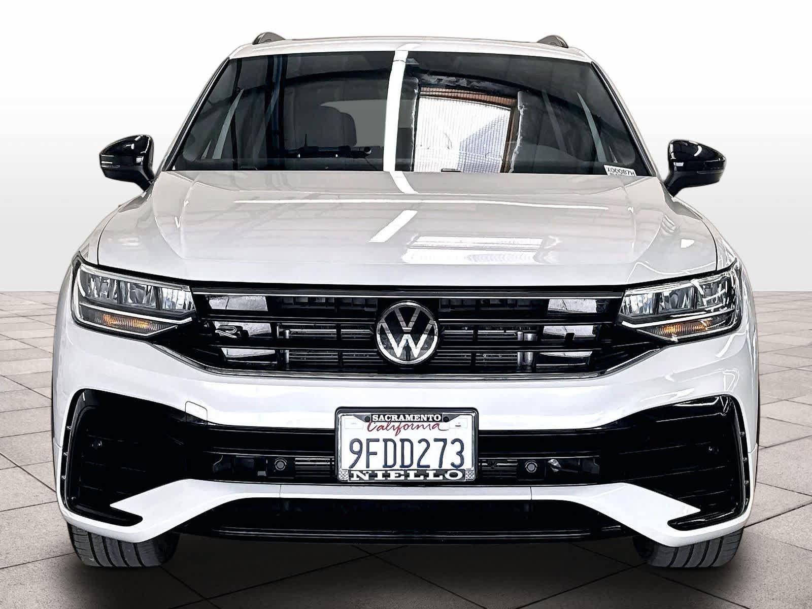 Used 2023 Volkswagen Tiguan SE R-Line AWD/4WD image 2