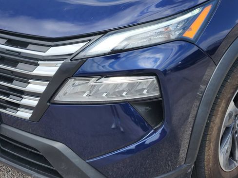 Used 2024 Nissan Rogue SV FWD image 5