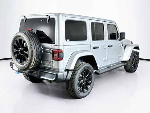 Used 2023 Jeep Wrangler Unlimited Sahara w/ Cold Weather Group AWD/4WD image 9