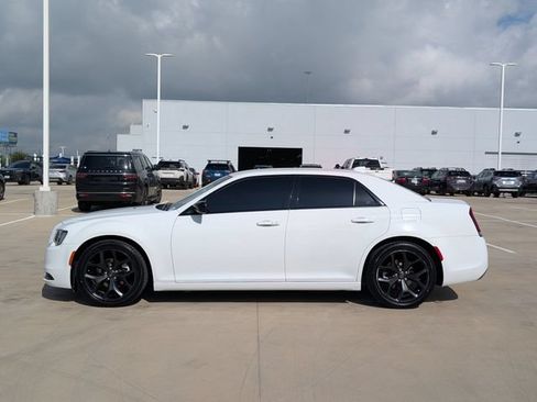 Used 2021 Chrysler 300 Touring w/ Sport Appearance Package RWD image 3