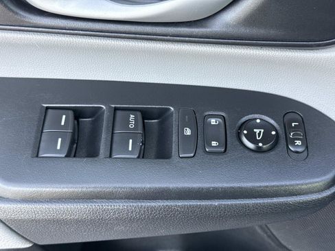 Used 2020 Honda CR-V LX image 14