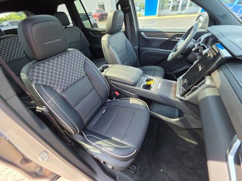 Used 2024 GMC Acadia Denali w/ Super Cruise Package AWD/4WD image 13
