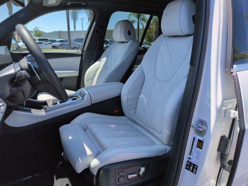 Certified 2025 BMW X5 xDrive40i w/ Parking Assistance Package AWD/4WD image 16