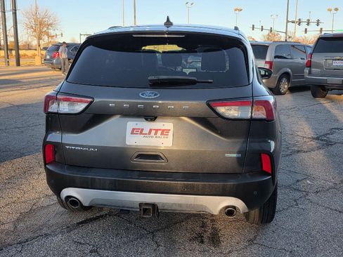 Used 2020 Ford Escape Titanium image 6