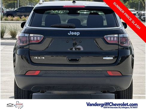 Used 2025 Jeep Compass Latitude w/ Sun & Sound Group AWD/4WD image 5