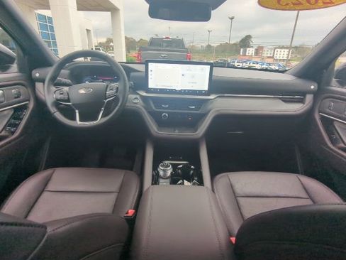 Used 2025 Ford Explorer Platinum image 16