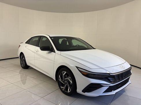 New 2025 Hyundai Elantra SEL FWD image 7