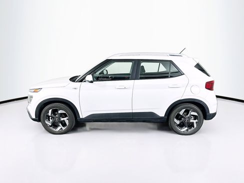 Used 2025 Hyundai Venue SEL image 4