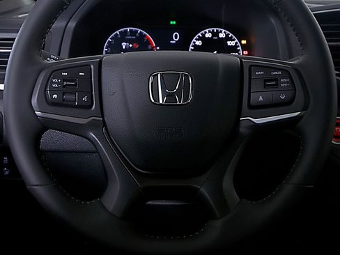Certified 2025 Honda Ridgeline Sport+ image 21