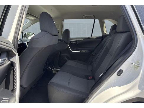 Used 2021 Toyota RAV4 XLE AWD/4WD image 17