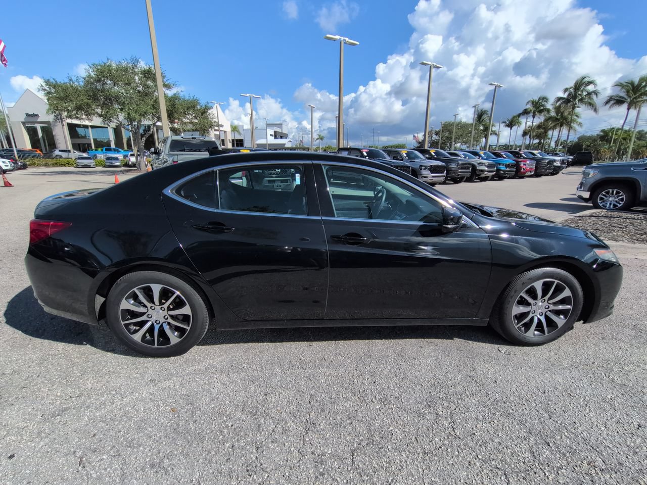 Used 2017 Acura TLX FWD image 4