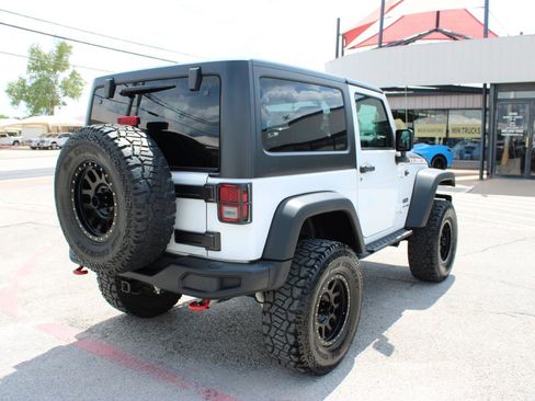Used 2018 Jeep Wrangler Rubicon AWD/4WD image 3