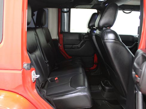 Used 2015 Jeep Wrangler Unlimited Sahara image 21