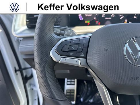 New 2026 Volkswagen Tiguan SE R-Line FWD image 17