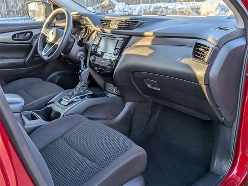 Used 2020 Nissan Rogue Sport S image 21