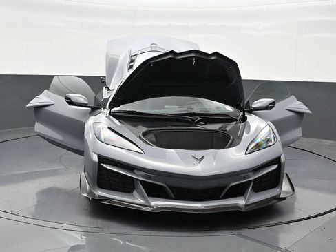 Used 2024 Chevrolet Corvette Z06 w/ Z07 Performance Package RWD image 37
