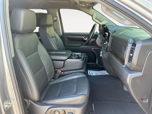 Used 2025 GMC Sierra 1500 SLT AWD/4WD image 15