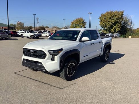 Used 2024 Toyota Tacoma TRD Off-Road image 3