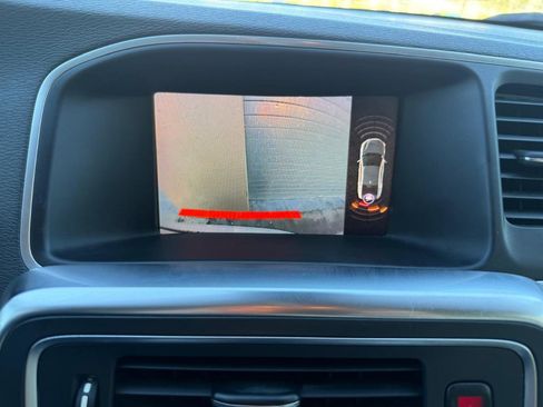 Used 2018 Volvo S60 T5 Inscription image 15