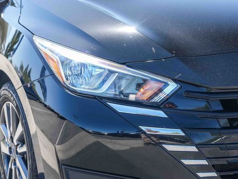 Used 2024 Nissan Versa SV FWD image 4