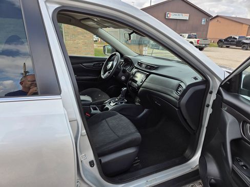 Used 2019 Nissan Rogue S image 20