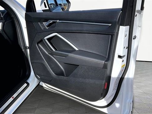 Used 2024 Audi Q3 2.0T Premium Plus w/ Premium Plus Package image 19