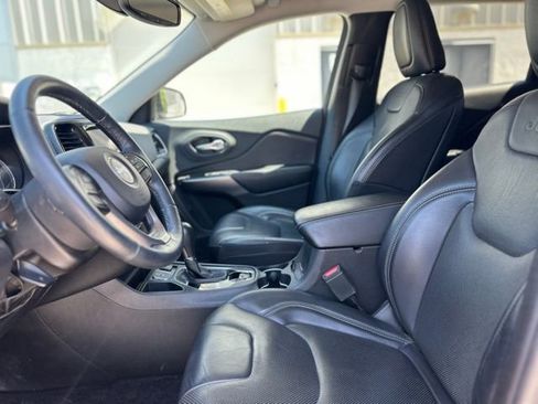 Used 2019 Jeep Cherokee Limited image 6