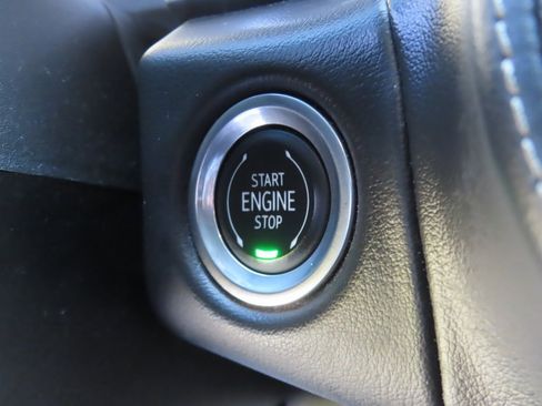 Used 2021 GMC Yukon XL SLT image 11