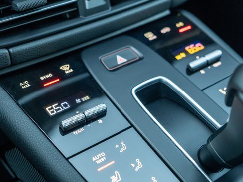 Certified 2023 Porsche Macan image 22