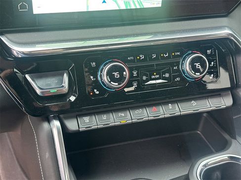 Used 2024 GMC Sierra 2500 Denali Ultimate image 7