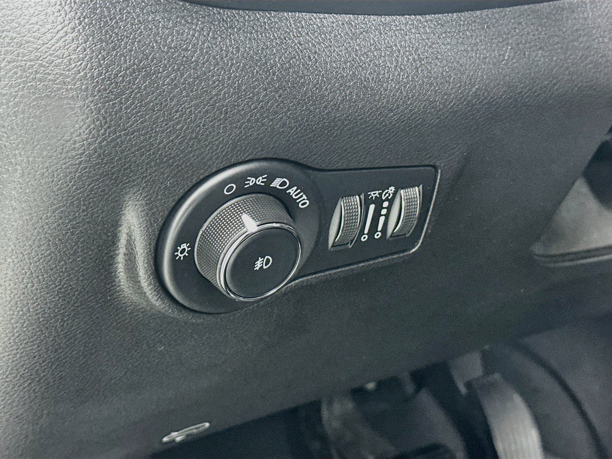 Used 2023 Jeep Compass Limited w/ Elite Group AWD/4WD image 10