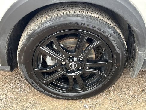 Used 2023 Nissan Kicks SR w/ SR Premium Package image 12