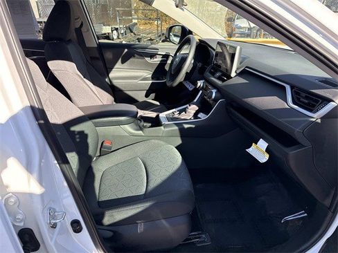 Used 2025 Toyota RAV4 XLE image 9