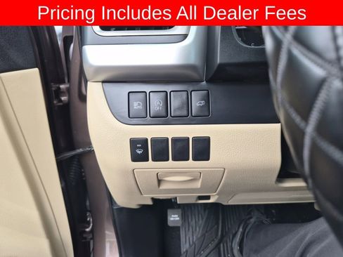 Used 2019 Toyota Highlander XLE FWD image 21