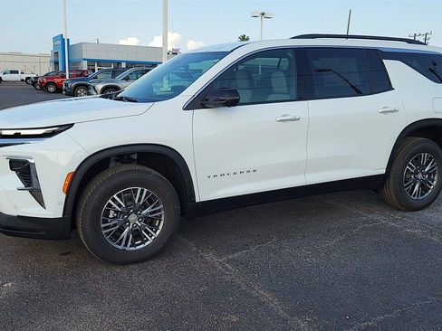 New 2025 Chevrolet Traverse LT w/ Enhanced Driving Package image 4