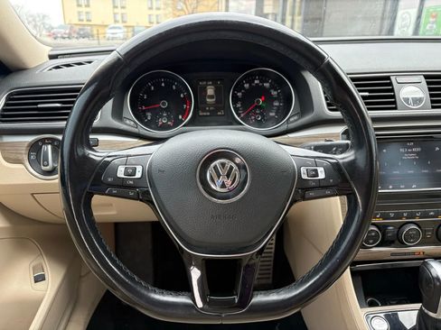 Used 2017 Volkswagen Passat 1.8T SEL Premium image 13