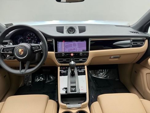 Used 2025 Porsche Macan image 27