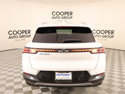 Used 2025 Chevrolet Equinox EV LT w/ LPO, Blackout Package image 21