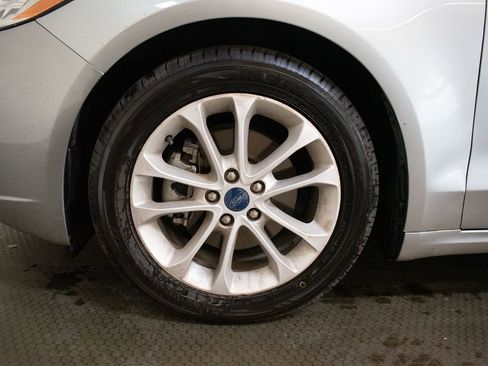 Used 2020 Ford Fusion SE FWD image 9