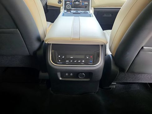 Used 2025 Nissan Armada Platinum Reserve AWD/4WD image 12