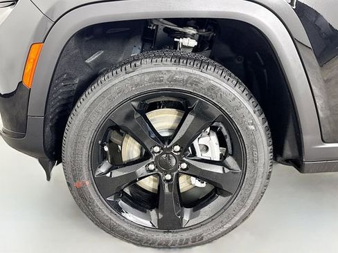 New 2025 Jeep Grand Cherokee L Laredo image 34