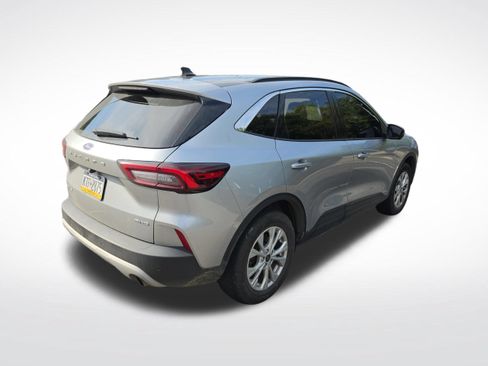 Used 2023 Ford Escape Active w/ Tech Pack #2 AWD/4WD image 3