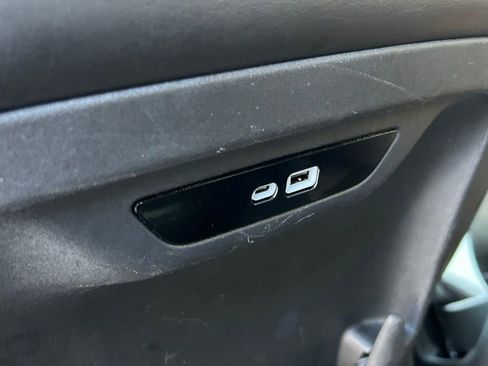 Used 2024 Chrysler Pacifica Touring-L image 42