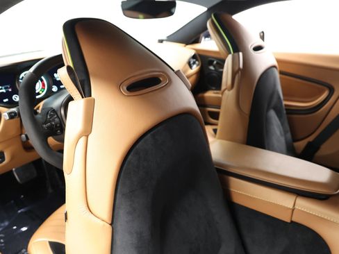 Used 2020 Aston Martin DB11 AMR image 46